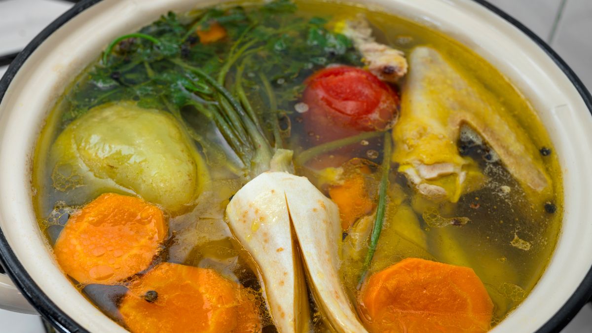 Rosół na warzywach i mięsie gotują na Śląsku nieco inaczej