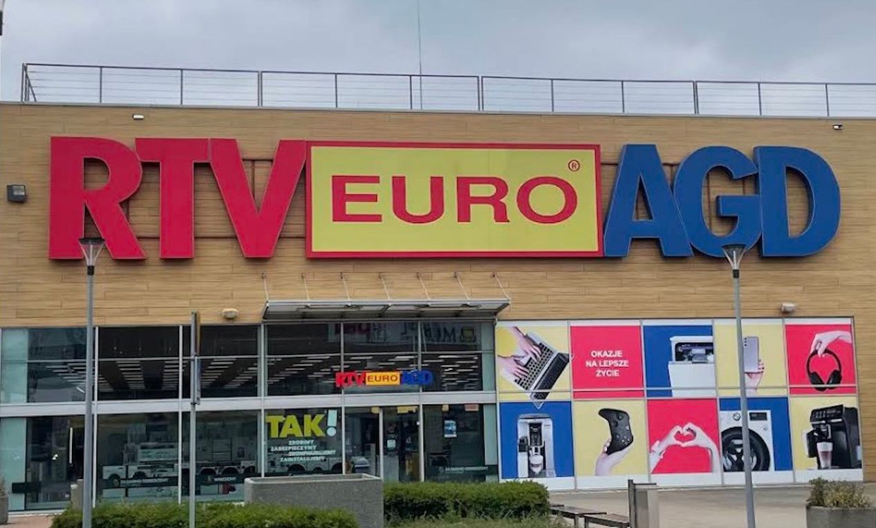 Suszarko-lokówka ponad 80 zł taniej. Okazja na świąteczny prezent w RTV Euro AGD