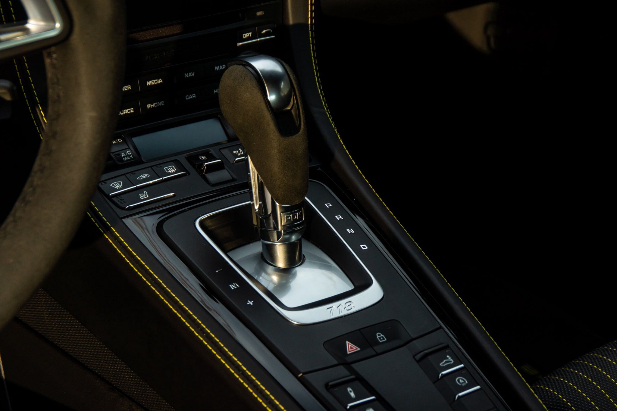 Porsche 718 Cayman T