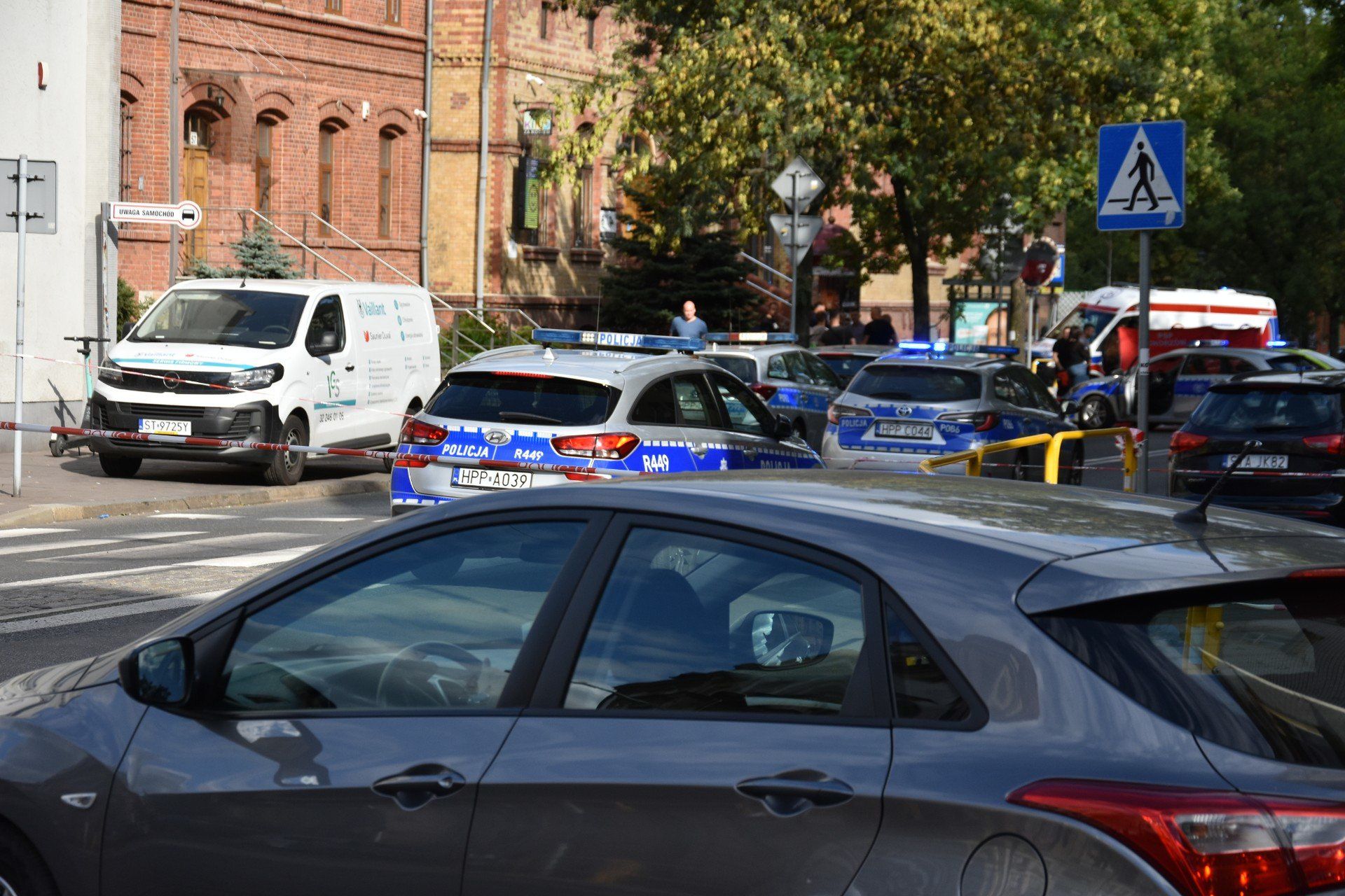 Atak nożownika w Chorzowie, droga zablokowana dla samochodów i pieszych