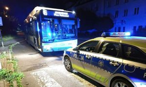Minęła 23:00. "Wulgarne zachowanie" w autobusie. Może trafić za kraty