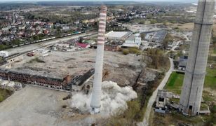 Wyburzenie ogromnego komina w Szczecinie. Spektakularną akcję zarejestrowały kamery