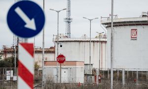 Bułgarzy chcą szybko pozbyć się Rosjan z kluczowej rafinerii. Ale jest weto prezydenta