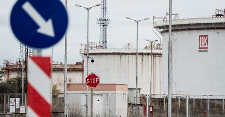 Bułgarzy chcą szybko pozbyć się Rosjan z kluczowej rafinerii. Ale jest weto prezydenta