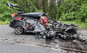 Tragiczny wypadek pod Ełkiem. Nie żyje kierowca osobówki