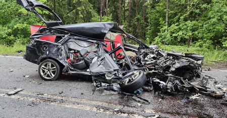 Tragiczny wypadek pod Ełkiem. Nie żyje kierowca osobówki