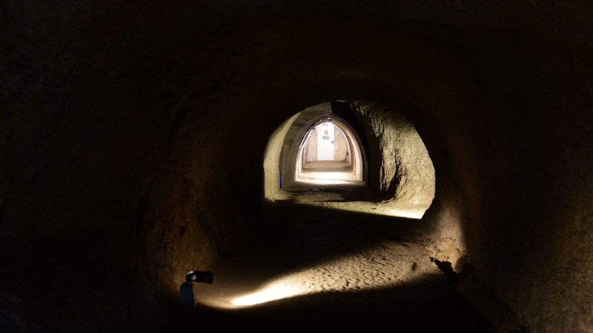 Podziemia turystyczne w Polsce Albin Marciniak
Fot. Albin Marciniak/East News, 11.10.2024. Jelenia Gora, woj. dolnoslaskie. Podziemia Time Gates - Bramy Czasu w Jeleniej Gorze. Atrakcja turystyczna w wydrazonych tunelach uzywanych pierwotnie jako schron przeciwlotniczy.
Albin Marciniak