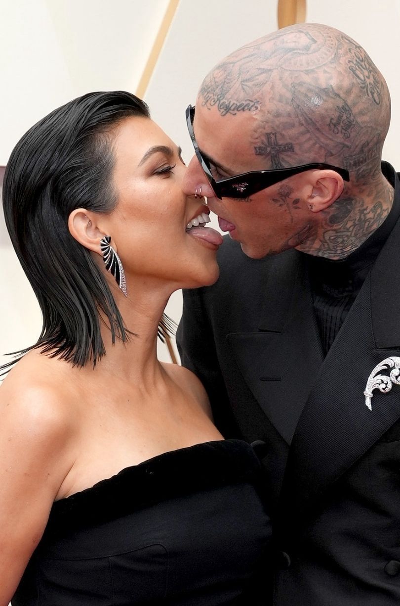 Oscary 2022. Kourtney Kardashian i Travis Barker brylują na czerwonym dywanie