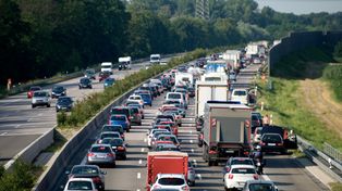Pożar samochodu na autostradzie A2 w Poznaniu. Są utrudnienia w ruchu