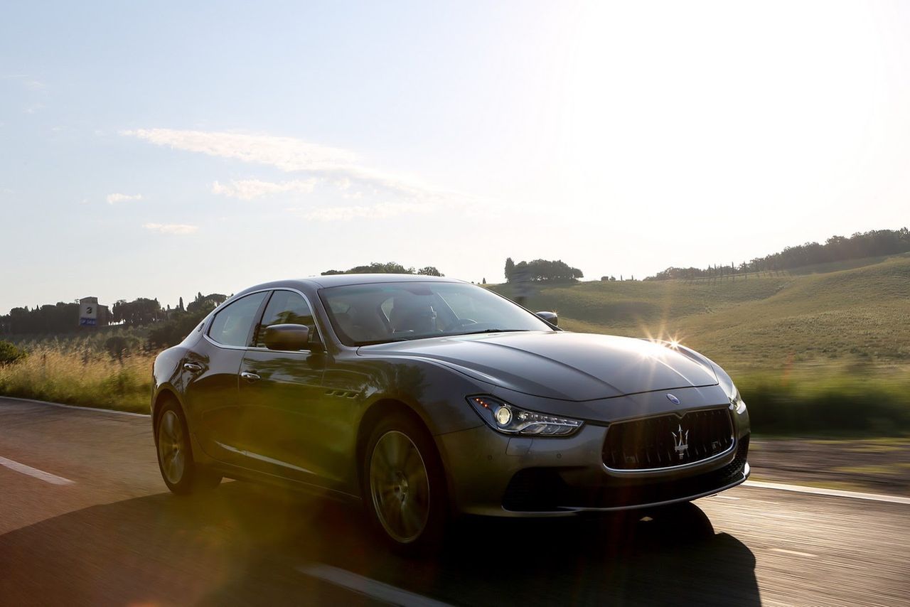 2014-Maserati-Ghibli-16[2]