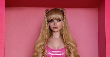 Jest "żywą Barbie". Uroda uniemożliwia jej wychodzenie z domu