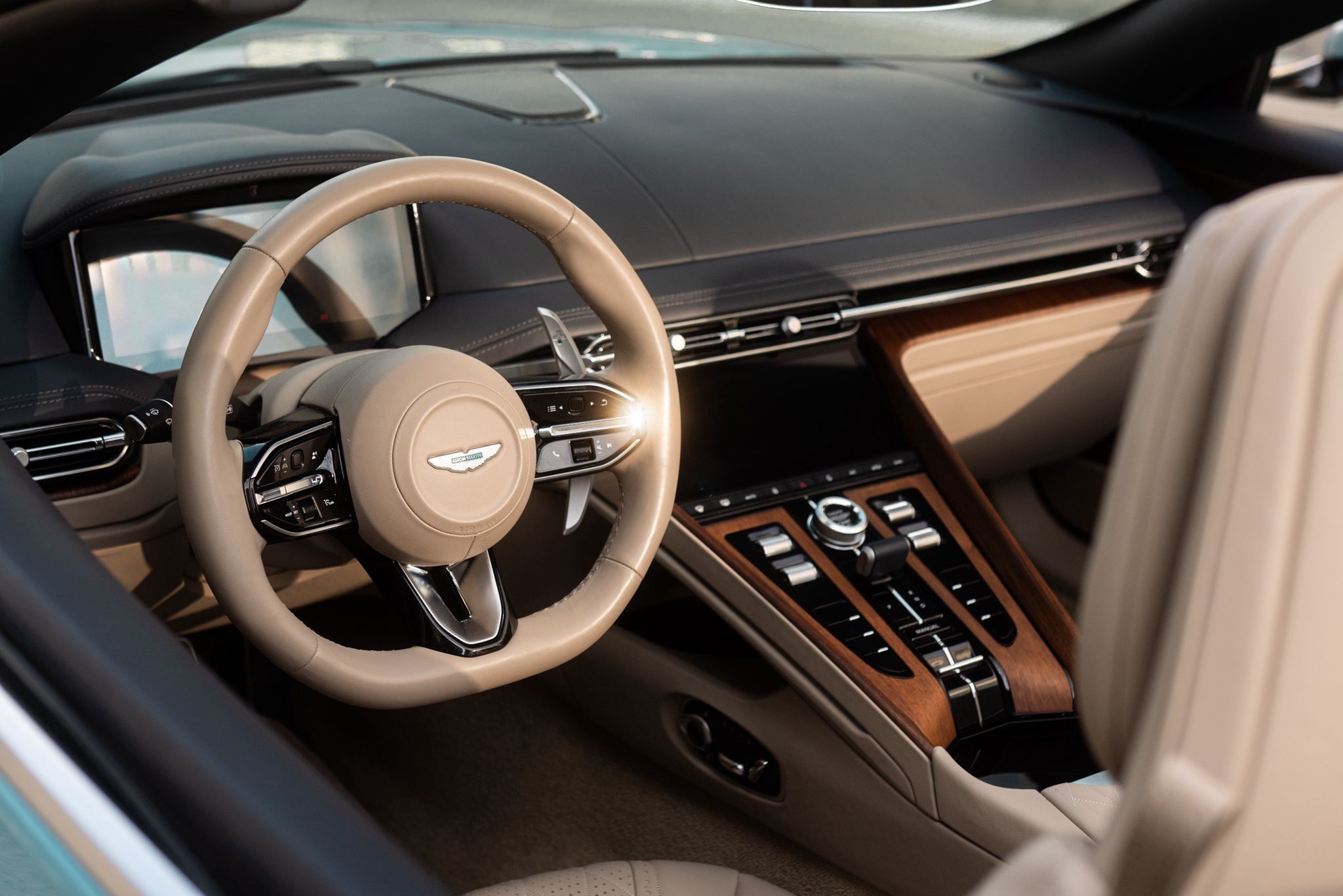 Aston Martin DB12 Volante
