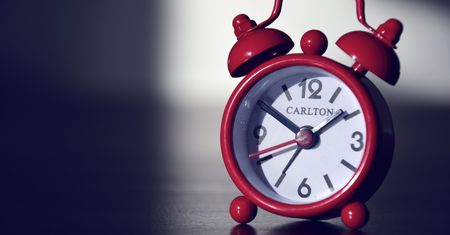 Zmiana czasu z zimowego na letni już lada moment. Na czym polega?