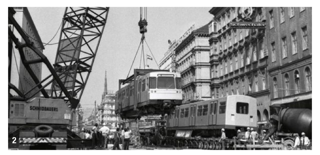 Opuszczanie wagonu metra do tunelu. Rok 1973.