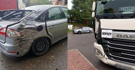 Kolizja trzech pojazdów na DK 42 w Stykowie