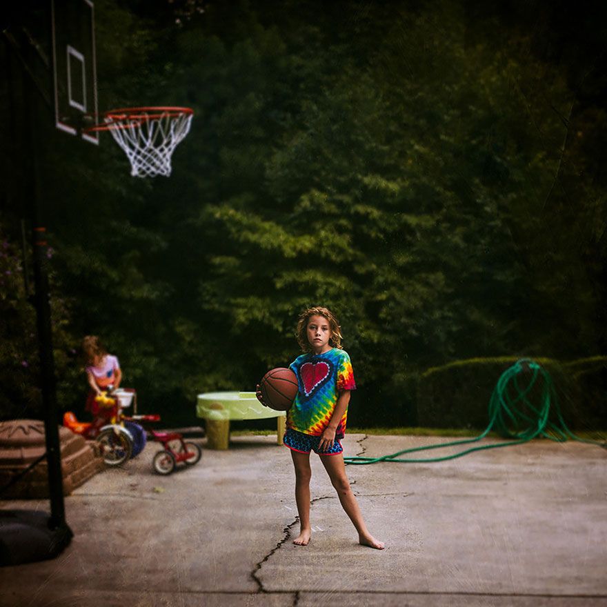 „Strong Is The New Pretty” - mama fotografuje swoje córki, jako młode wojowniczki 10