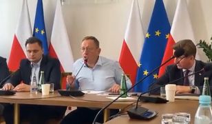 Minister uderzał w mikrofon. "Może pan krzyczeć w remizie"