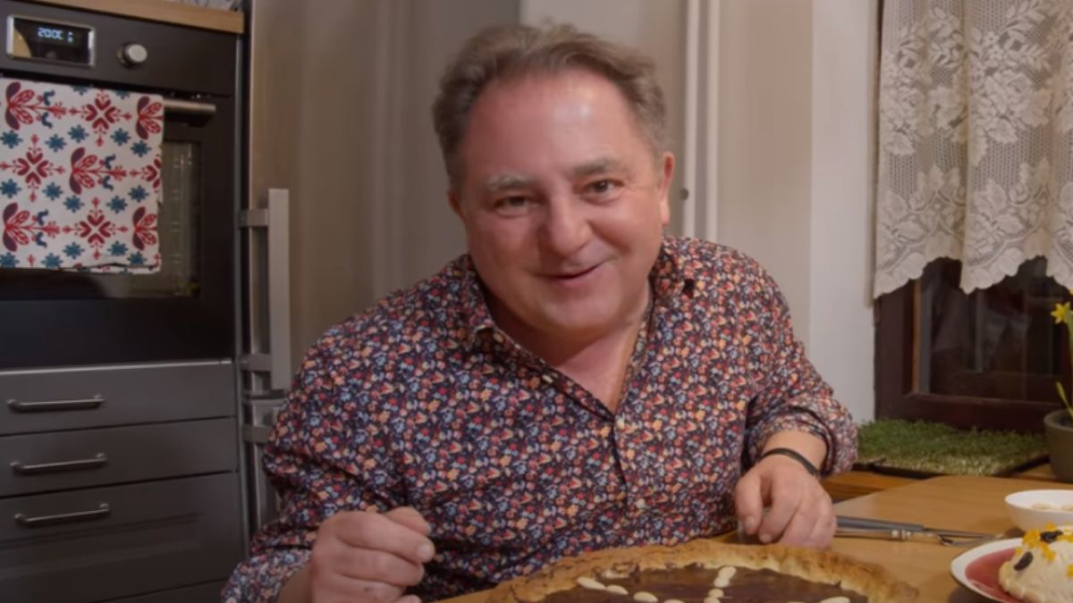 Robert Makłowicz dzieli się z fanami przepisem na mazurek z masą kakaową, idealne ciasto na Wielkanoc 