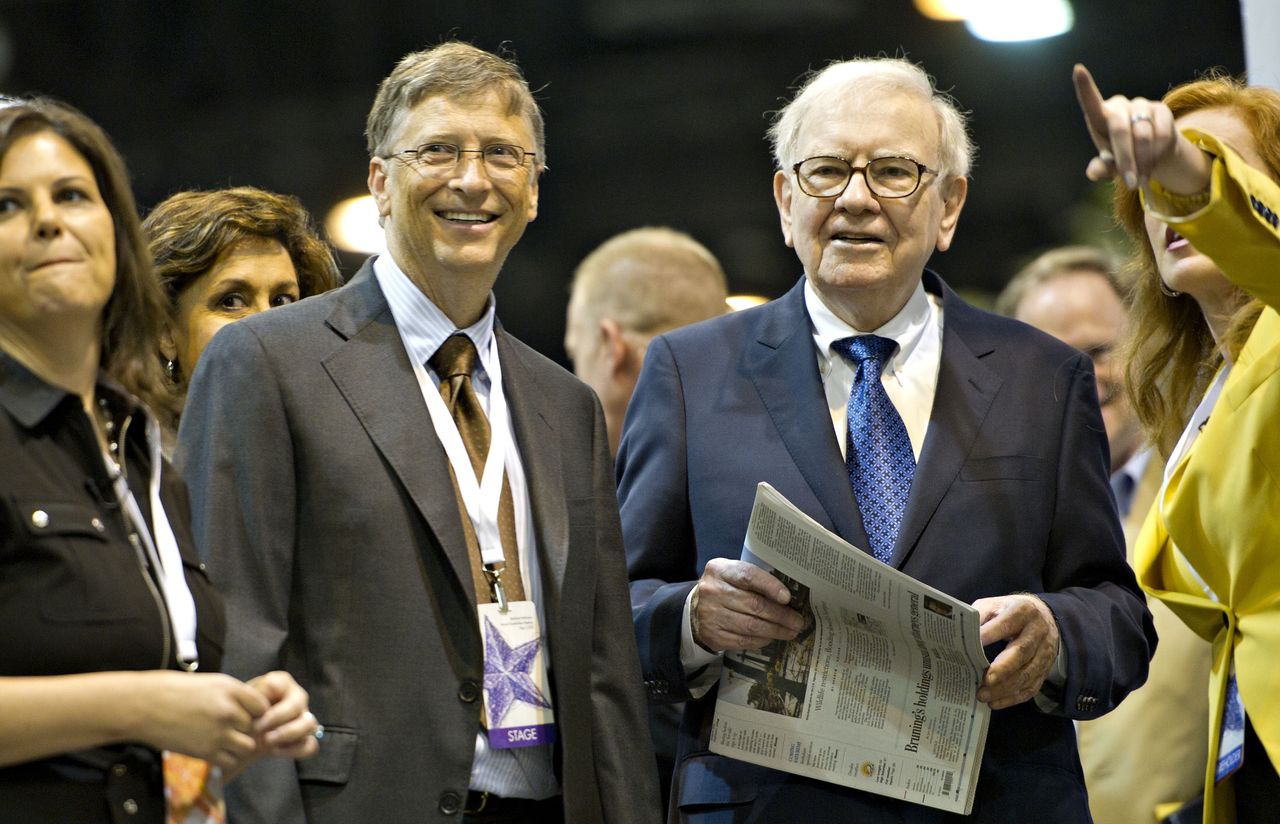 Warren Buffett said that ultimately what matters is what your friends really think of you and how strong those friendships are - said Gates. In the picture: Bill Gates and Warren Buffett in 2012.