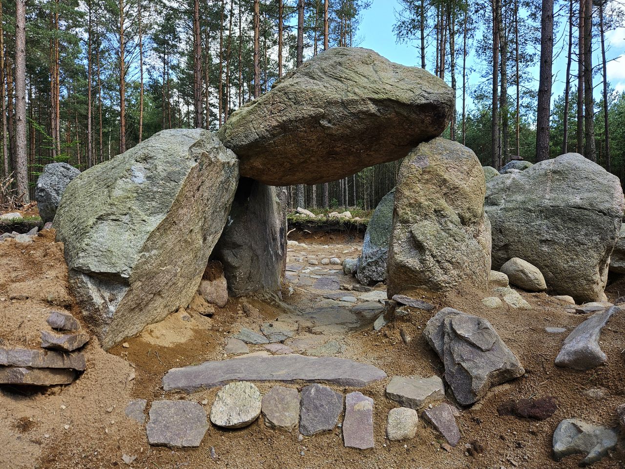 Megalityczny grobowiec jest jest starszy niż piramida Cheopsa