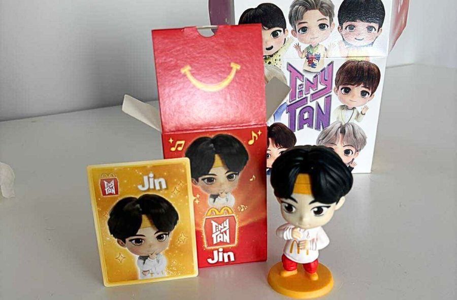 Figurki BTS w McDonald's