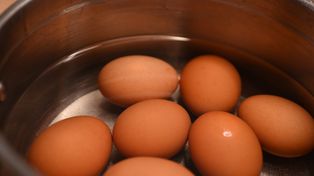 Chłodzisz jajka po ugotowaniu? To duży błąd