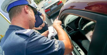 Nowa Ruda. Jechał samochodem mając 3 promile alkoholu we krwi. Miał dożywotni zakaz prowadzenia pojazdów