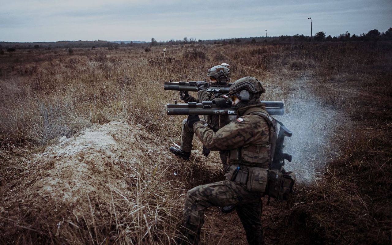 Granatnik M72 EC Mk1 w rękach terytorialsów. Pierwsze w Polsce strzelanie bojowe