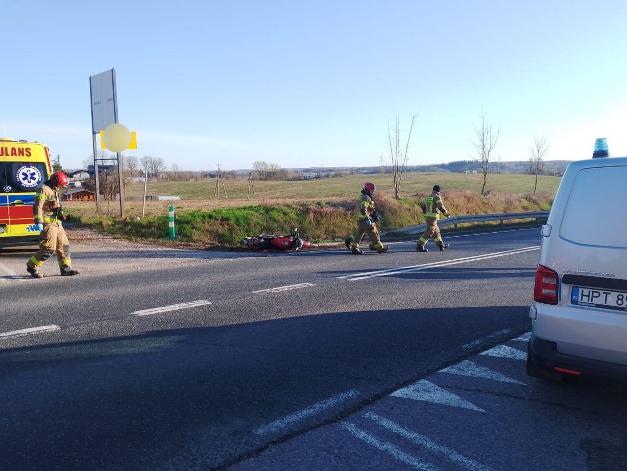 Zderzenie motocyklisty z ciężarówką. Zablokowana trasa Mrągowo–Giżycko