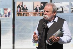 Zdjęcie Tuska i Putina na wystawie za 100 tys. zł od Morawieckiego. Teraz działacz PiS robi na niej kampanię