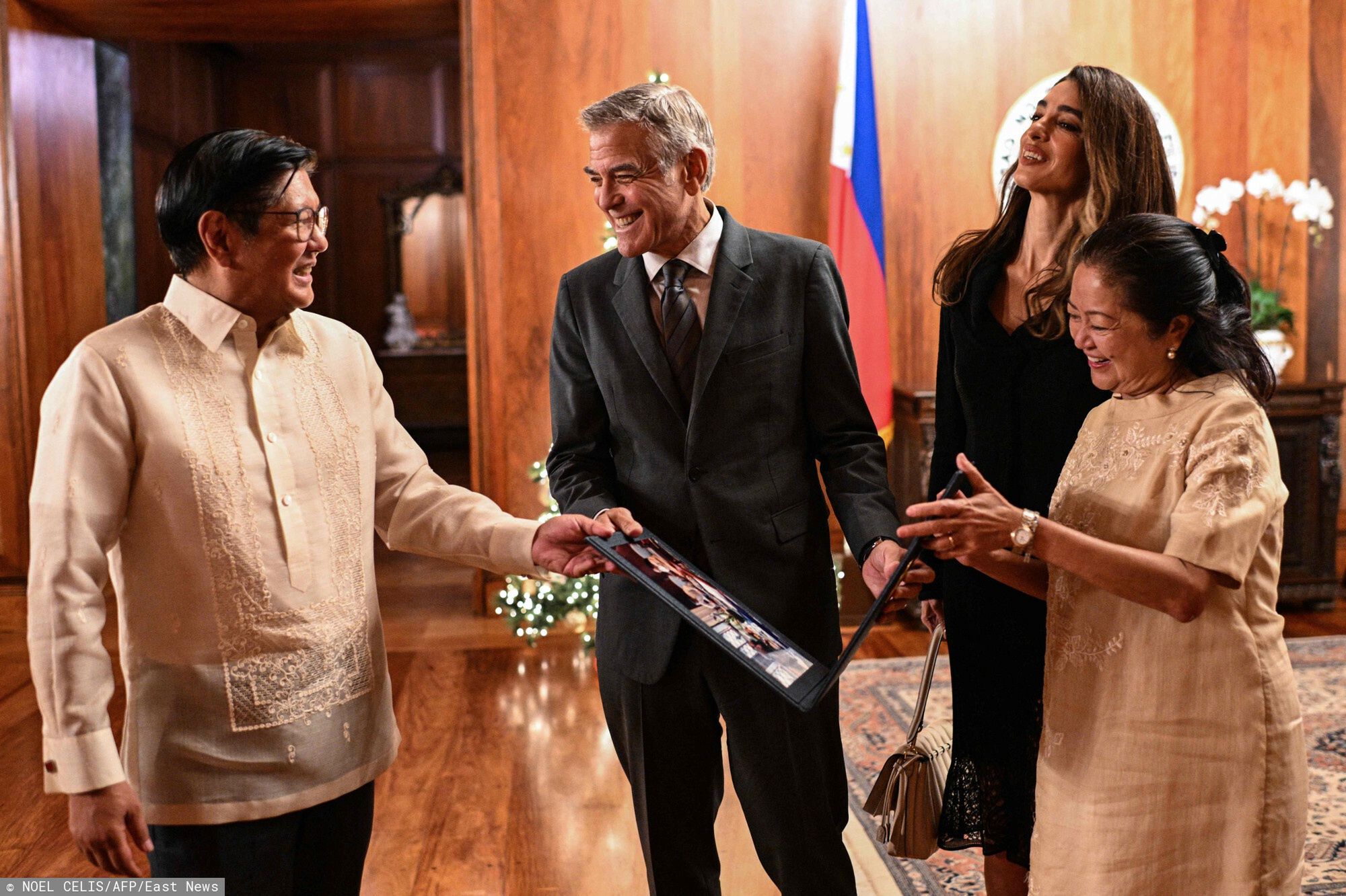 George Clooney i Amal Clooney odwiedzili prezydenta Filipin