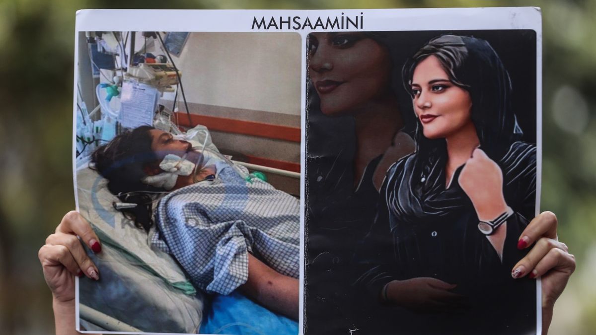 Protesty po śmierci Mahsy Amini zorganizowano m.in. w Turcji