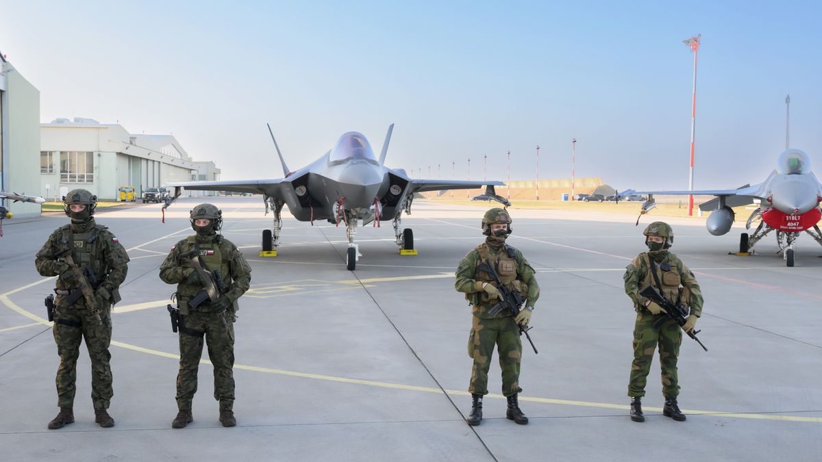 Samolot F-35 w Bazie Lotnictwa Taktycznego w Poznaniu