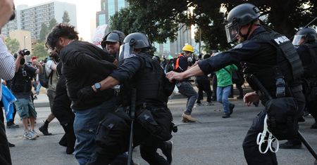 Zamieszki w Los Angeles. Trump ostrzega resztą kraju