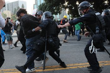 Zamieszki w Los Angeles. Trump ostrzega resztą kraju