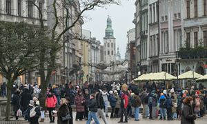 Ile naprawdę zarabiają Polacy? Średnia krajowa to mit, liczy się mediana. Nowe dane