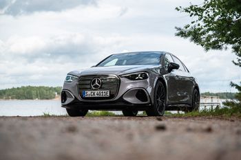 Pierwsza jazda: elektryczny Mercedes-Benz Klasy C - wstęp do znanego świata