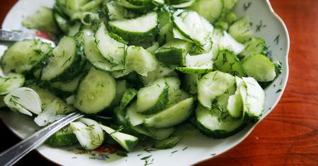 Zbijają cholesterol i wymiatają złogi z jelit jak szczoteczka. Wystarczy, że posypiesz mizerię przed podaniem