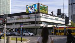 Foxy Tornado z przestrzenną kampanią DOOH w centrum Warszawy