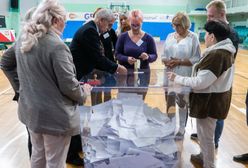 Nie brać karty referendum. Wymyślił to, a teraz gratuluje Polakom