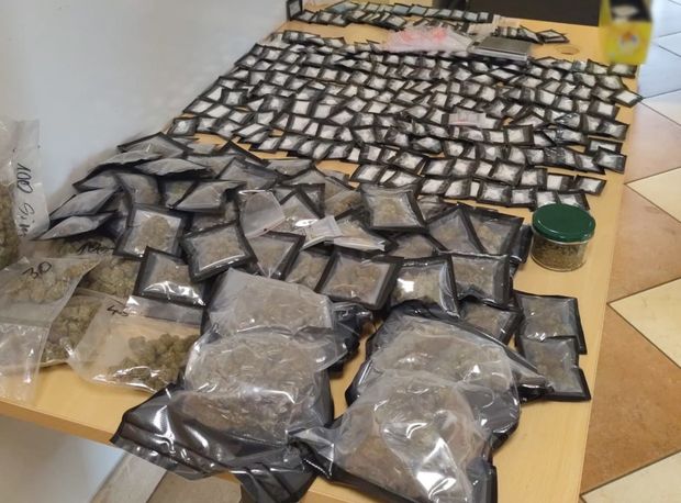 Ponad 2 kilogramy narkotyków w sypialni – tymczasowy areszt