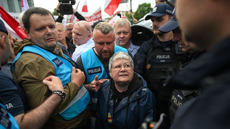 Katarzyna Augustynek
Marcin Obara
babcia Kasia, demonstracja, demonstracja\, pikieta, protest, protesty wyborcze, rozpatrzenie protest�w wyborczych, s�d, s�d najwy�szy, s�dzie najwy�szym, wybory prezydenckie