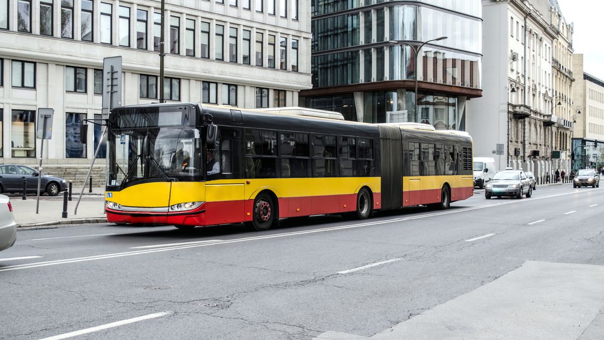 Kierowca nie wpuścił rowerzystki w ulewę do autobusu. Miał szokujące argumenty