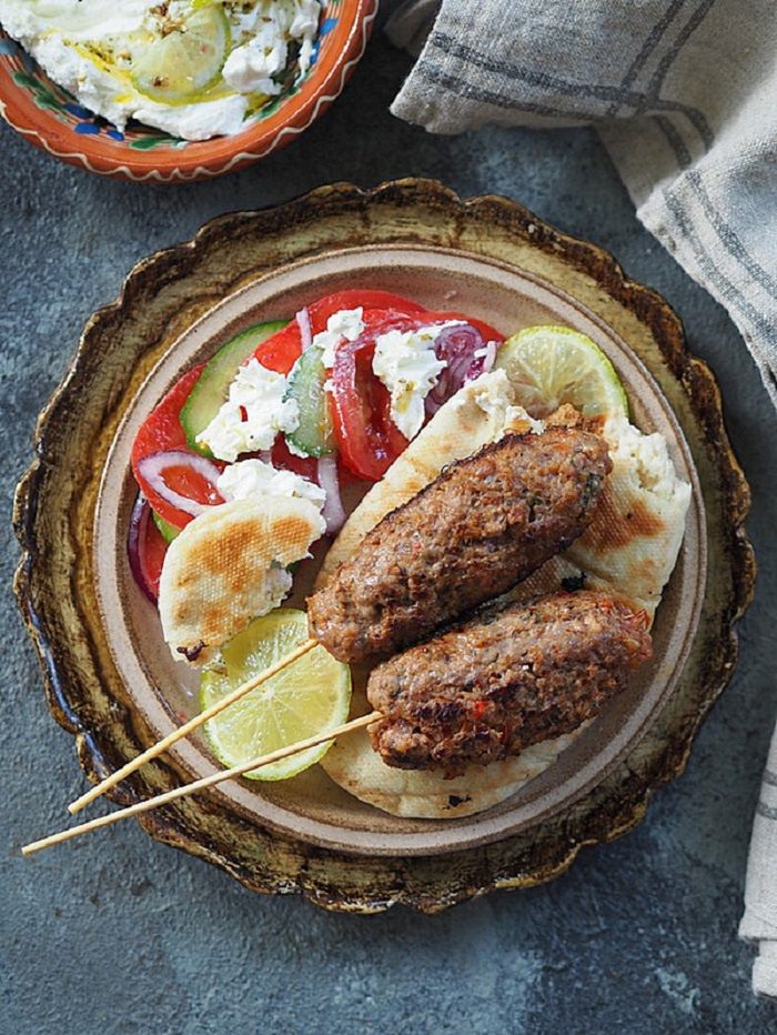 Greckie kofty z aromatycznym sosem jogurtowym. Palce lizać!