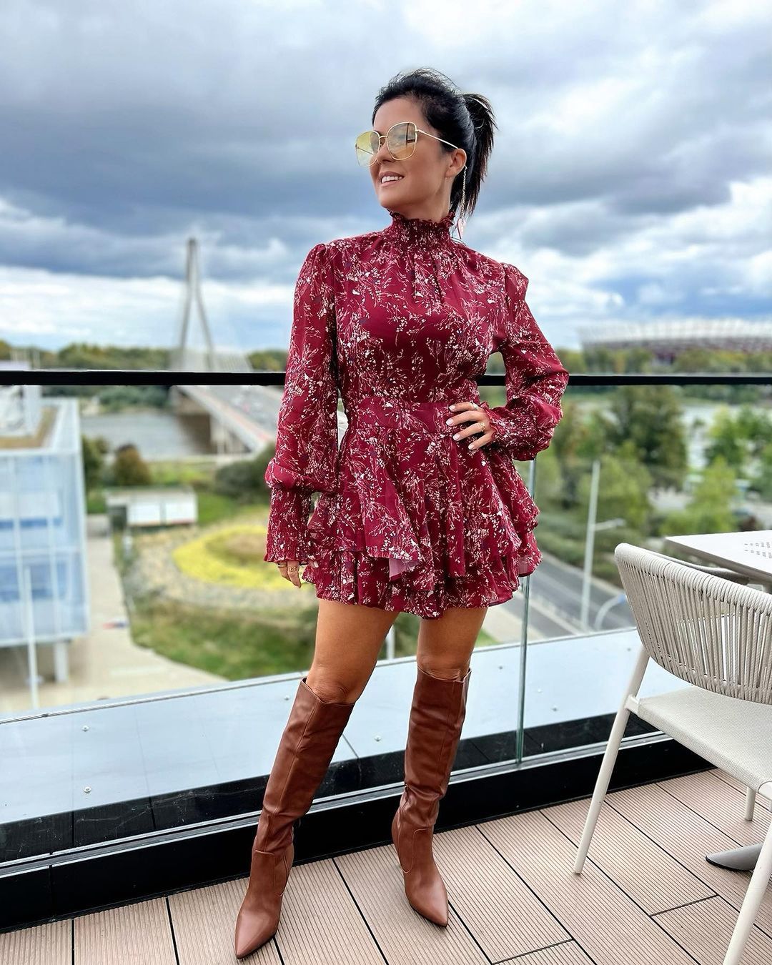 Kasia Cichopek w bordowej mini