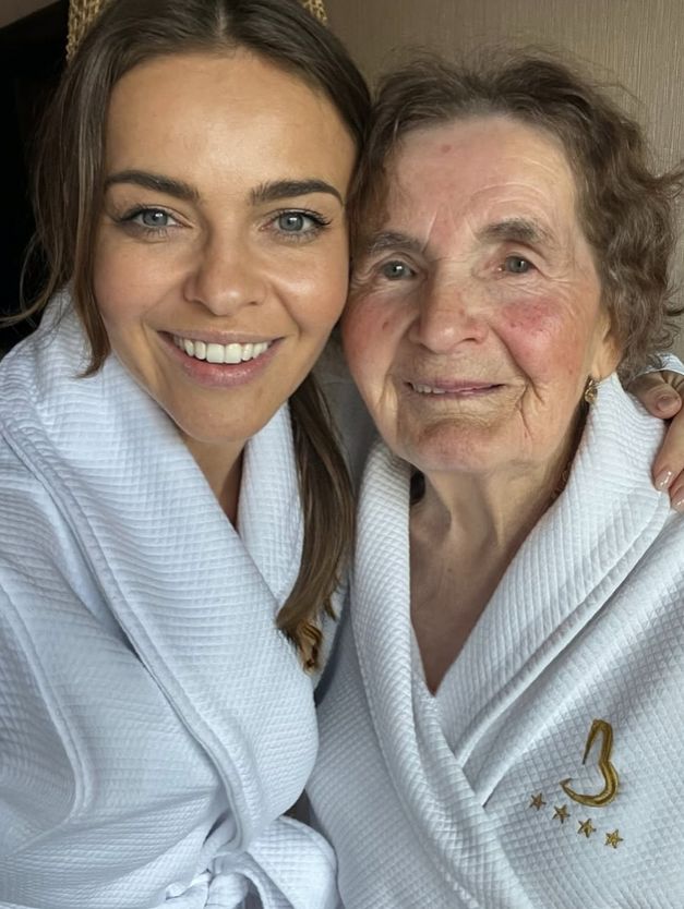 Edyta Herbuś z babcią