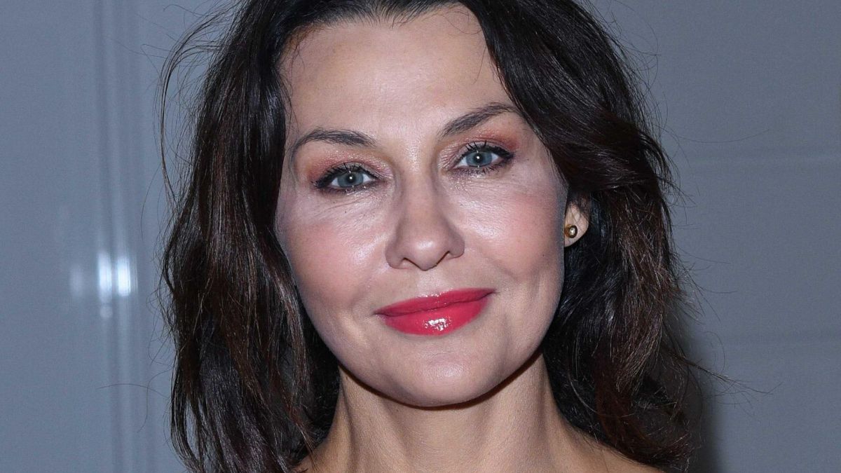 Anna Popek nosi rękawiczki w obawie przed koronawirusem 