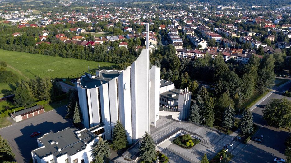 Podkarpacie. Paczkomat na parafii? Poczta nie widzi przeciwwskazań - zdjęcie ilustracyjne