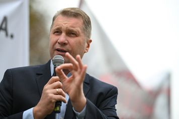 Radni PiS założyli klub Rozwój Plus. Szybka reakcja Czarnka