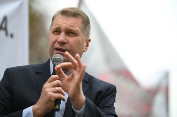Radni PiS założyli klub Rozwój Plus. Szybka reakcja Czarnka